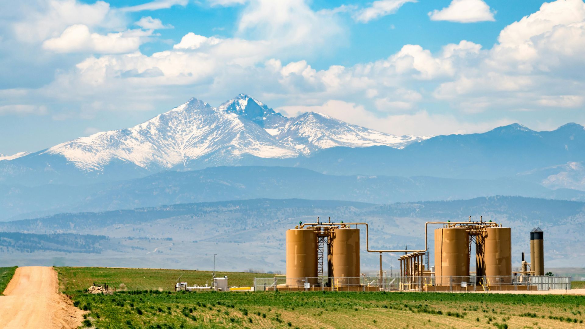 How Canadian Energy Funds Manage Commodity and Currency Risk